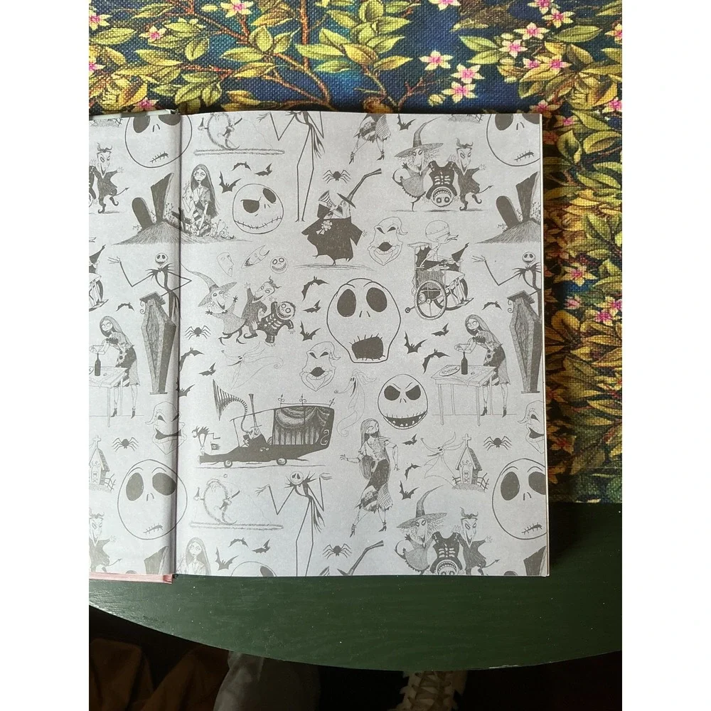 Disney Tim Burton's‎ The Nightmare Before Christmas Official Cookbook & Guide